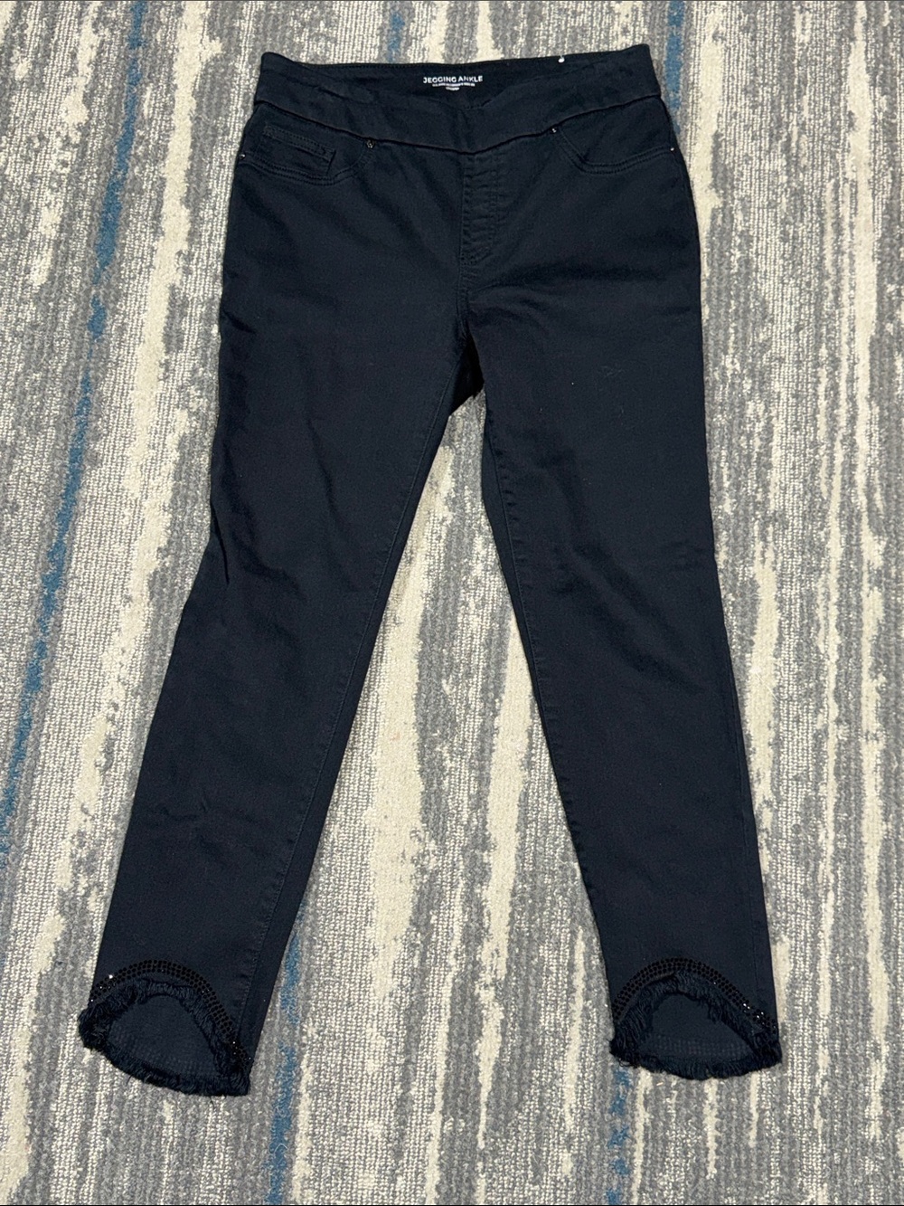 Size 4 = 0 Chico's Black Jegging Ankle Pants